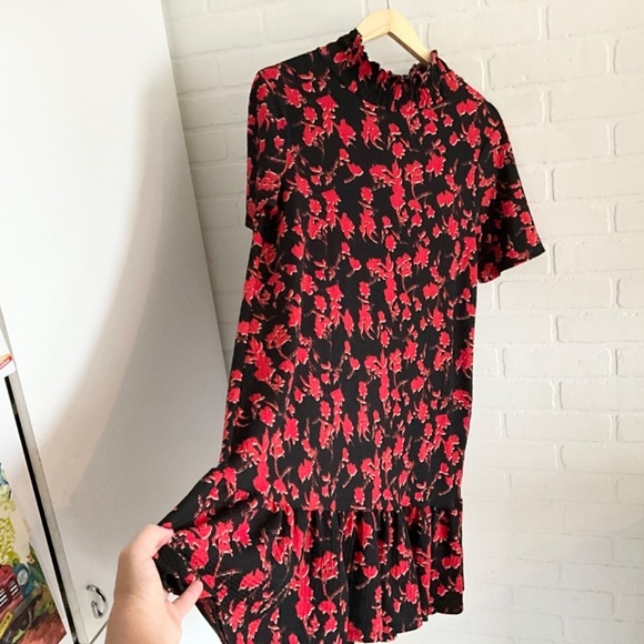 Zara Mini dress High neckline Half sleeve Tiered Ruffle Black Red M Oversized - Picture 4 of 12